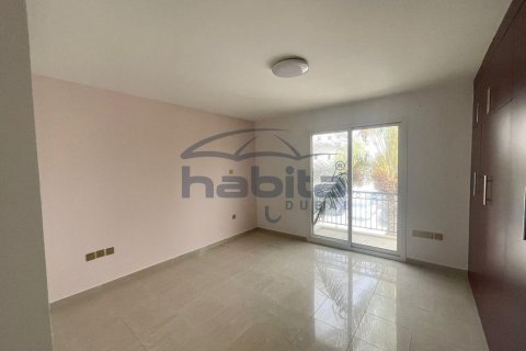 Villa in Jumeirah, Dubai 5 bedrooms, 371.1 sq.m. № 7686 - photo 28
