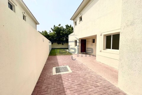 Villa in Jumeirah, Dubai 5 bedrooms, 371.1 sq.m. № 7686 - photo 12