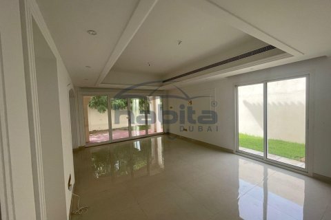 Villa in Jumeirah, Dubai 5 bedrooms, 371.1 sq.m. № 7686 - photo 17
