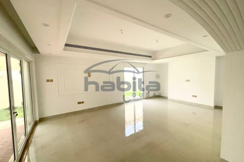 Villa in Jumeirah, Dubai 5 bedrooms, 371.1 sq.m. № 7686 - photo 11