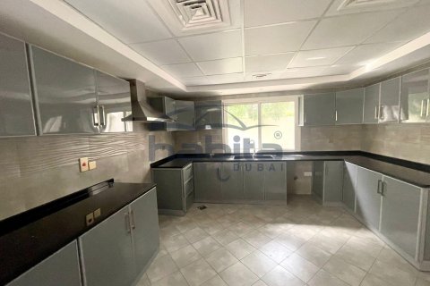 Villa in Jumeirah, Dubai 5 bedrooms, 371.1 sq.m. № 7686 - photo 19
