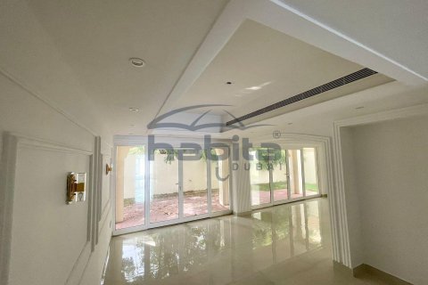 Villa in Jumeirah, Dubai 5 bedrooms, 371.1 sq.m. № 7686 - photo 14