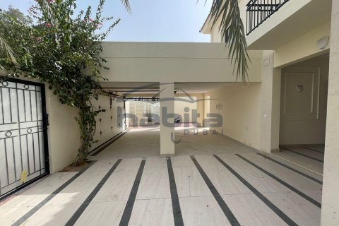 Villa in Jumeirah, Dubai 5 bedrooms, 371.1 sq.m. № 7686 - photo 6