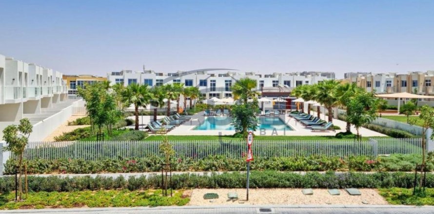 Maison de ville à Dubai, 4 chambres, 162 m², № 7696