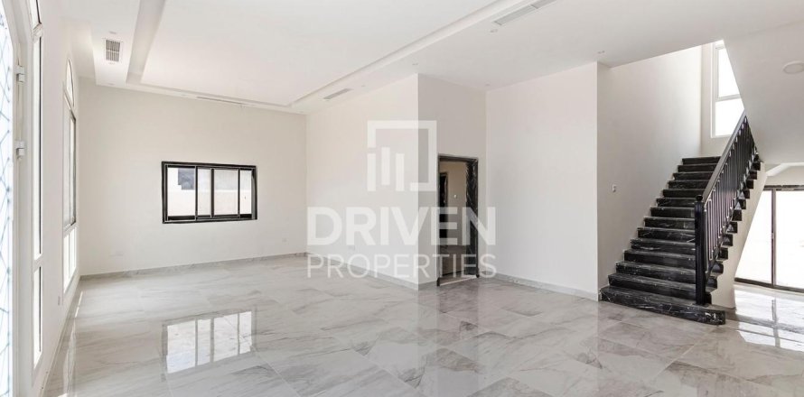 Вилла в Nadd Al Sheba, Дубай, 5 спален, 1360.01м², № 138844