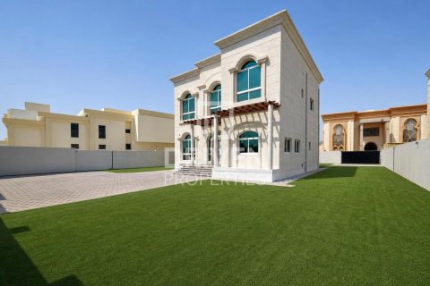 Снять в аренду виллу в Nadd Al Sheba, Дубай: 5 спален, 1360.01м², № 138844 - фото 26