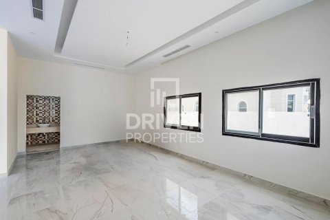 Снять в аренду виллу в Nadd Al Sheba, Дубай: 5 спален, 1360.01м², № 138844 - фото 5