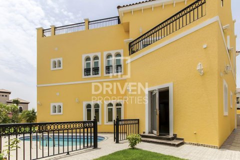 Снять в аренду виллу в The Villa, Дубай: 5 спален, 658.5м², № 136999 - фото 11
