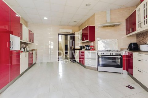Снять в аренду виллу в The Villa, Дубай: 5 спален, 658.5м², № 136999 - фото 7
