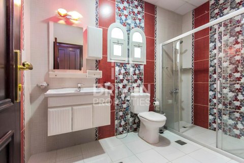 Снять в аренду виллу в The Villa, Дубай: 5 спален, 658.5м², № 136999 - фото 10