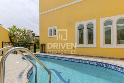 Снять в аренду виллу в The Villa, Дубай: 5 спален, 658.5м², № 136999 - фото 12
