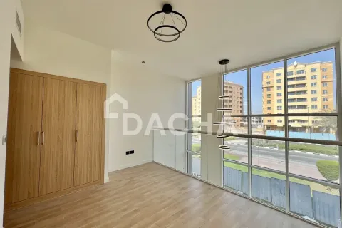 Купить таунхаус в Дубай Инвестмент Парке, Дубай: 4 спальни, 87м², № 104797 - фото 2