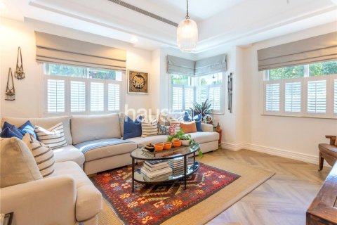 Villa in Dubai Sports City, Dubai 5 bedrooms, 446 sq.m. № 44228