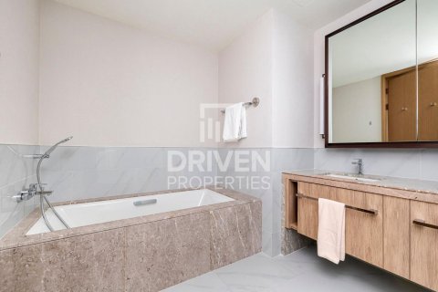 Снять в аренду квартиру в Address Harbour Point, Dubai Creek Harbour (The Lagoons), Дубай: 2 спальни, 102.47м², № 136918 - фото 11