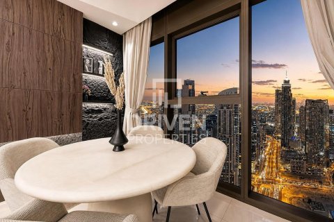 Квартира в Paramount Tower Hotel & Residences, Бизнес-Бэй, Дубай, 2 спальни, 124.58м², № 136675