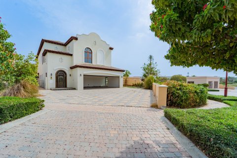 Villa in Dubai 5 bedrooms, 640 sq.m. № 137880