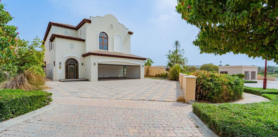 Villa à Dubai, 5 chambres, 640 m², № 137880