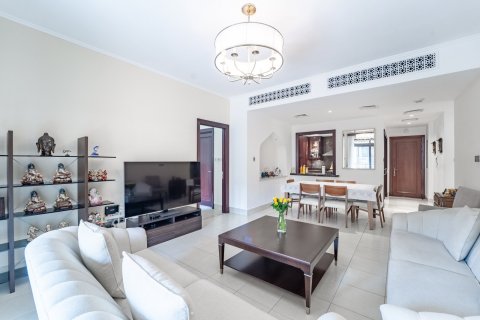 Apartment in Downtown Dubai (Downtown Burj Dubai), Dubai 3 bedrooms, 176 sq.m. № 137865 - photo 5