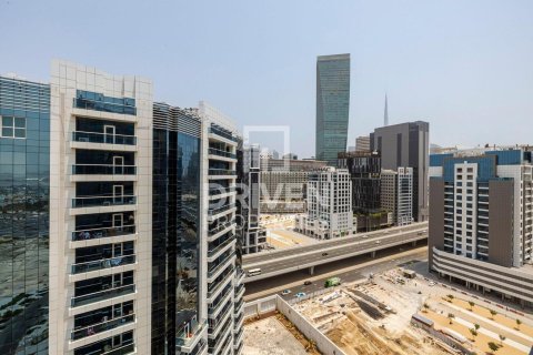 Снять в аренду квартиру в Capital Bay, Бизнес-Бэй, Дубай: 2 спальни, 114.18м², № 129780 - фото 2