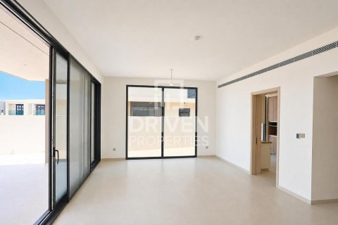 Villa en Jebel Ali, Dubai, 4 dormitorios, 688.88 m², № 128015 - foto 2