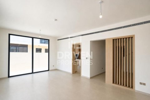 Villa en Jebel Ali, Dubai, 4 dormitorios, 688.88 m², № 128015 - foto 7
