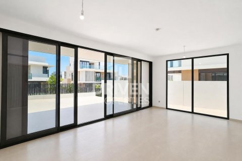 Villa en Jebel Ali, Dubai, 4 dormitorios, 688.88 m², № 128015 - foto 3