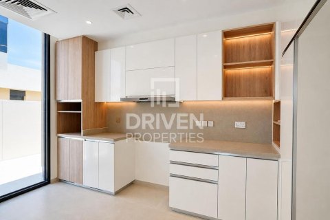 Villa en Jebel Ali, Dubai, 4 dormitorios, 688.88 m², № 128015 - foto 9
