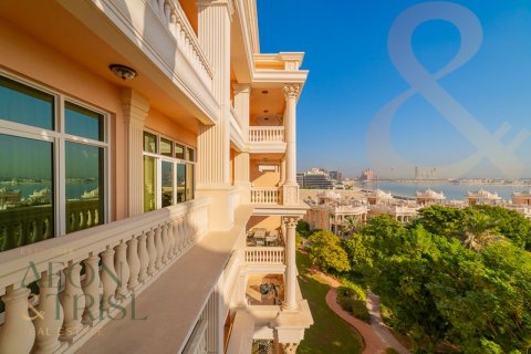 Apartment in The Crescent, Palm Jumeirah, Dubai 2 bedrooms, 165 sq.m. № 60920 - photo 3