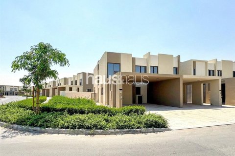 Adosado en Villanova, Dubai Land, Dubai, 4 dormitorios, 216 m², № 44063