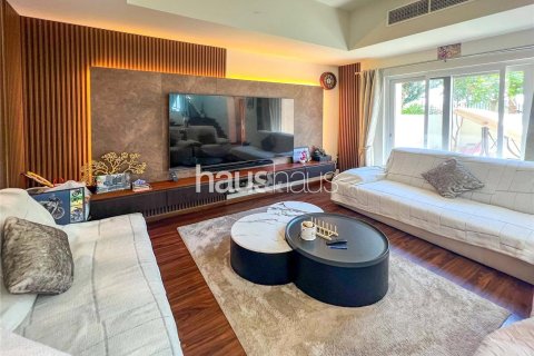 Adosado en Villanova, Dubai Land, Dubai, 4 dormitorios, 215 m², № 44064