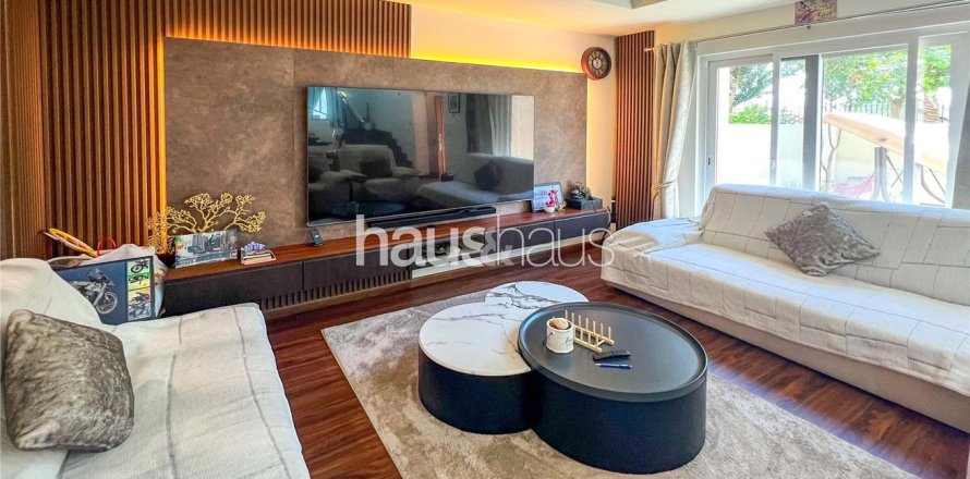 Adosado en Villanova, Dubai Land, Dubai, 4 dormitorios, 215 m², № 44064