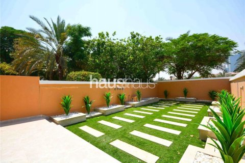 Townhouse in Jumeirah Village Triangle, Dubai 2 bedrooms, 152 sq.m. № 43901