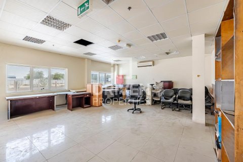 Снять в аренду склад в Джабаль-Али, Дубай: 6856.24м², № 130097 - фото 2
