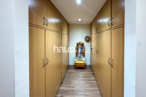Снять в аренду квартиру в Дубай Инвестмент Парке, Дубай: 3 спальни, 317м², № 44822 - фото 13