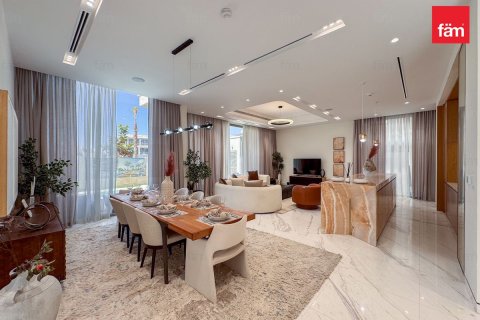 Villa in Dubai 5 bedrooms, 672 sq.m. № 110729