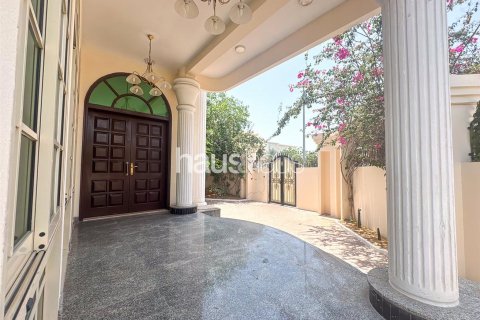Villa in Umm Suqeim, Dubai 5 bedrooms, 513 sq.m. № 43733 - photo 2