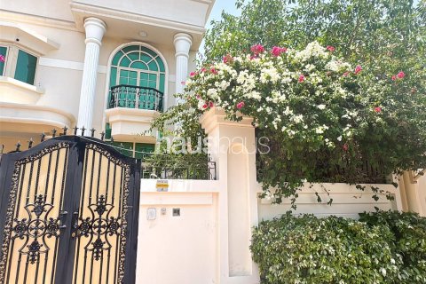 Villa in Umm Suqeim, Dubai 5 bedrooms, 513 sq.m. № 43733 - photo 10