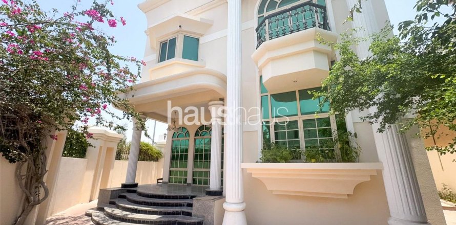Villa in Umm Suqeim, Dubai 5 bedrooms, 513 sq.m. № 43733
