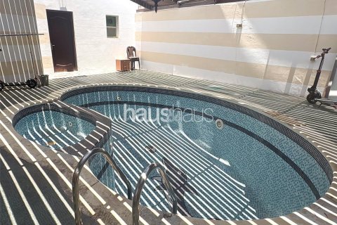 Villa in Umm Suqeim, Dubai 5 bedrooms, 513 sq.m. № 43733 - photo 4