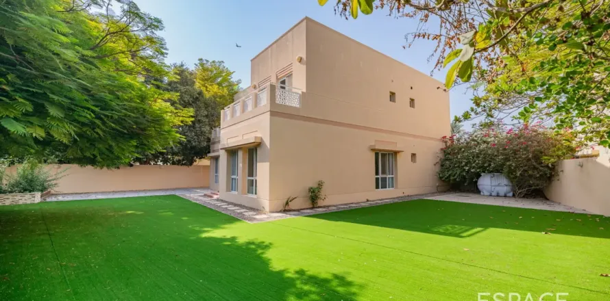 Villa in Meadows, Dubai 5 bedrooms, 353 sq.m. № 71353