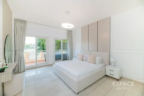 Villa in Meadows, Dubai 5 bedrooms, 353 sq.m. № 71353 - photo 14