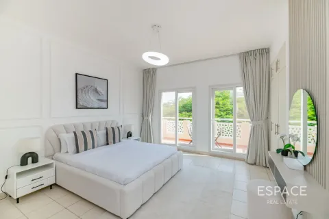 Villa in Meadows, Dubai 5 bedrooms, 353 sq.m. № 71353 - photo 18