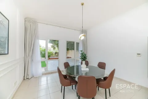 Villa in Meadows, Dubai 5 bedrooms, 353 sq.m. № 71353 - photo 6