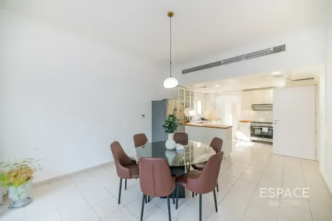 Villa in Meadows, Dubai 5 bedrooms, 353 sq.m. № 71353 - photo 7