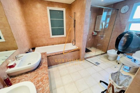 Villa in Jumeirah Village Circle, Dubai 3 bedrooms, 729 sq.m. № 141828 - photo 22