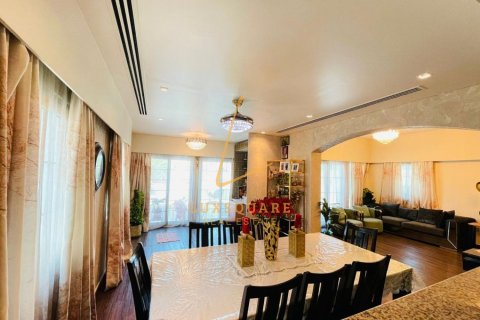 Villa in Jumeirah Village Circle, Dubai 3 bedrooms, 729 sq.m. № 141828 - photo 4