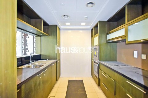 Apartment in The Lofts, Downtown Dubai (Downtown Burj Dubai), Dubai 2 bedrooms, 124 sq.m. № 43942 - photo 4