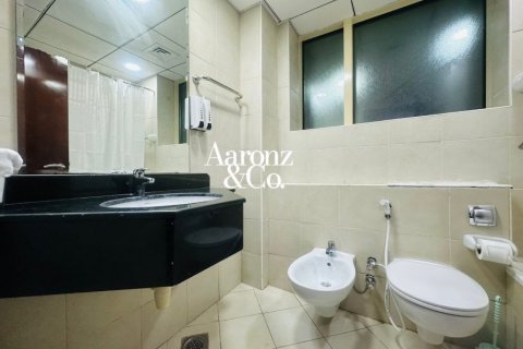 Apartment in Icon Tower 2, Jumeirah Lake Towers, Dubai 2 bedrooms, 122 sq.m. № 112614 - photo 17