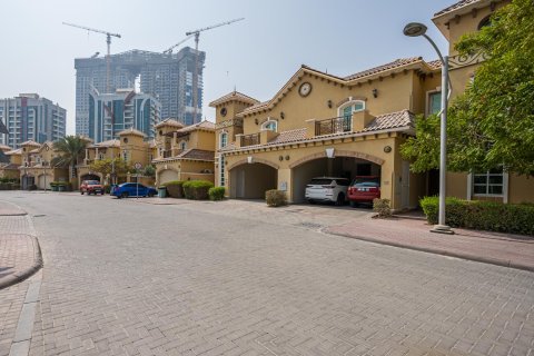 Villa en Dubai Sports City, Dubai, 3 dormitorios, 195.04 m², № 142070
