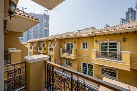 Купить виллу в Dubai Sports City, Дубай: 3 спальни, 195.04м², № 142070 - фото 3